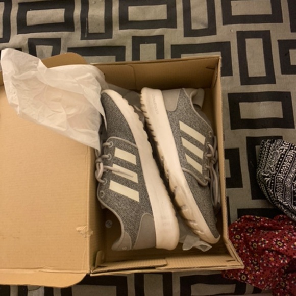 Grey and white adidas in great condition! Size 5 1/2 in original box - Picture 1 of 1